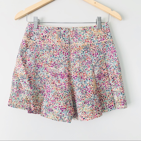 Topshop Pleated Floral Gold Button Shorts - Picture 3 of 7